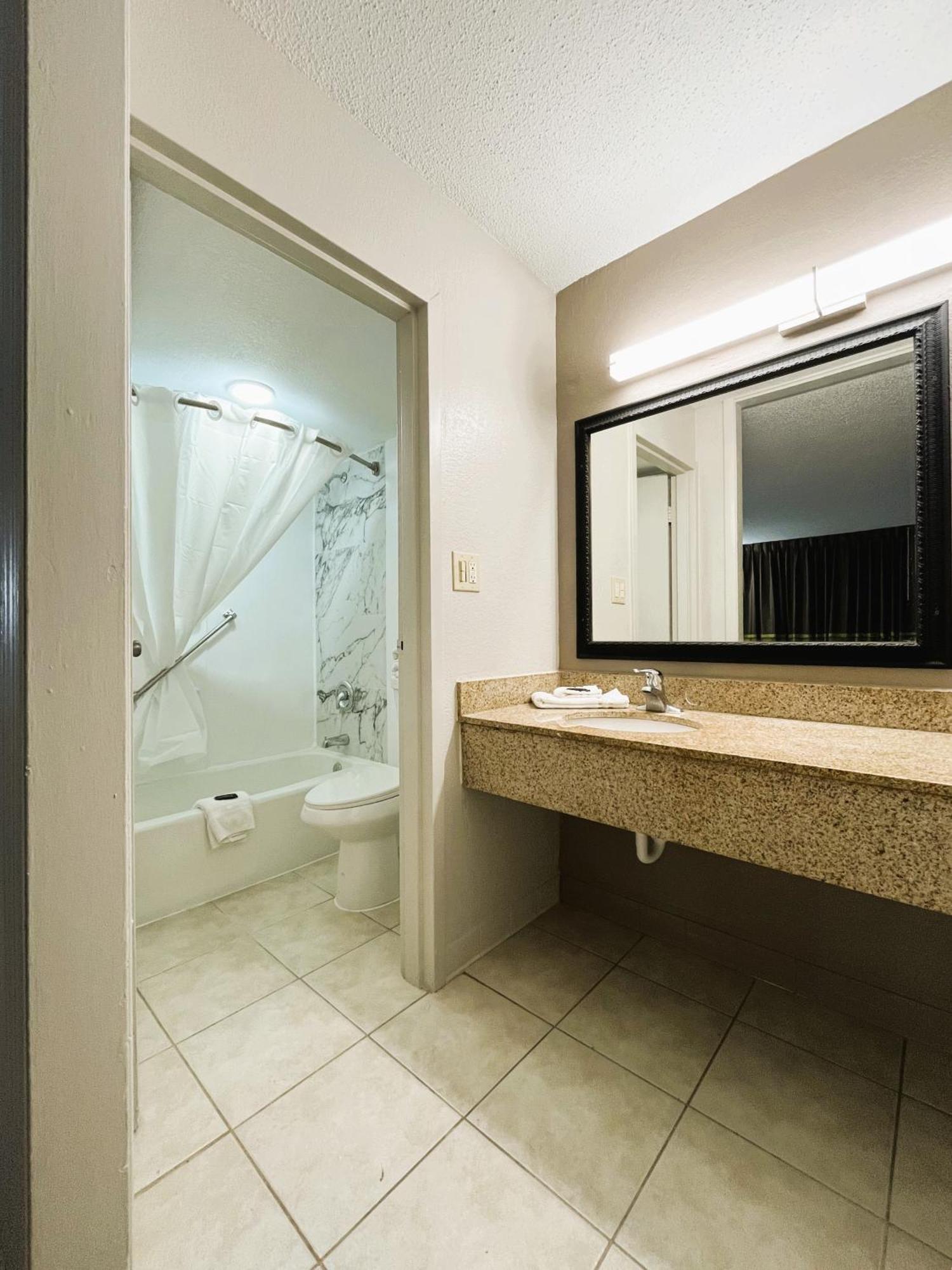 Budgetel Inn Phenix City Exterior foto